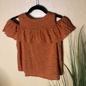Girls Medium off the shoulder blouse 🧡